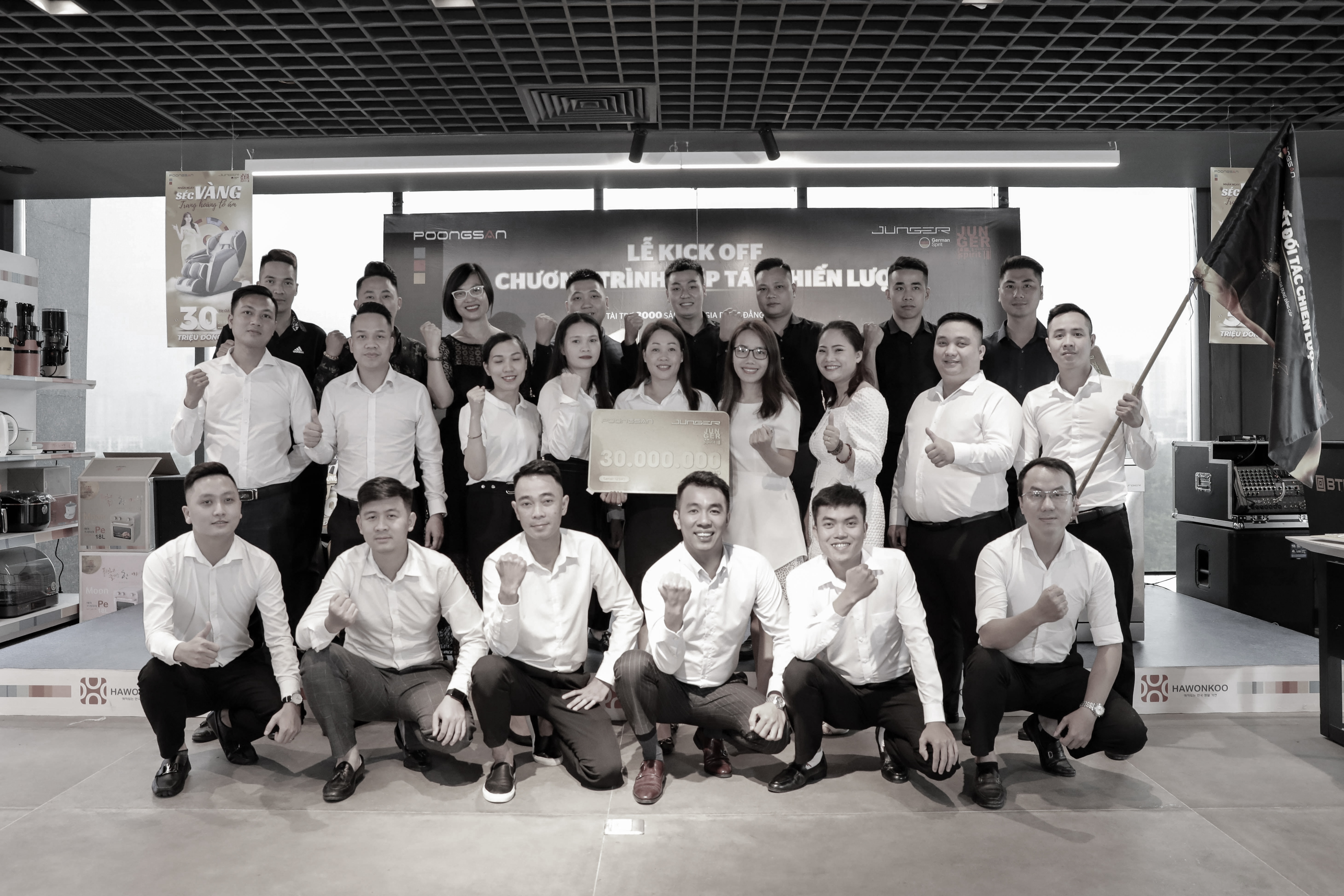Lễ kickoff khối Kinh doanh CSSK miền Bắc “Thương vụ triệu đô – Bán hàng bùng nổ”